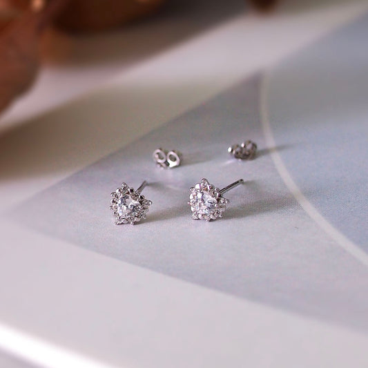 Arva Sia Tiny Heart Ear Studs in Silver (925 Silver)