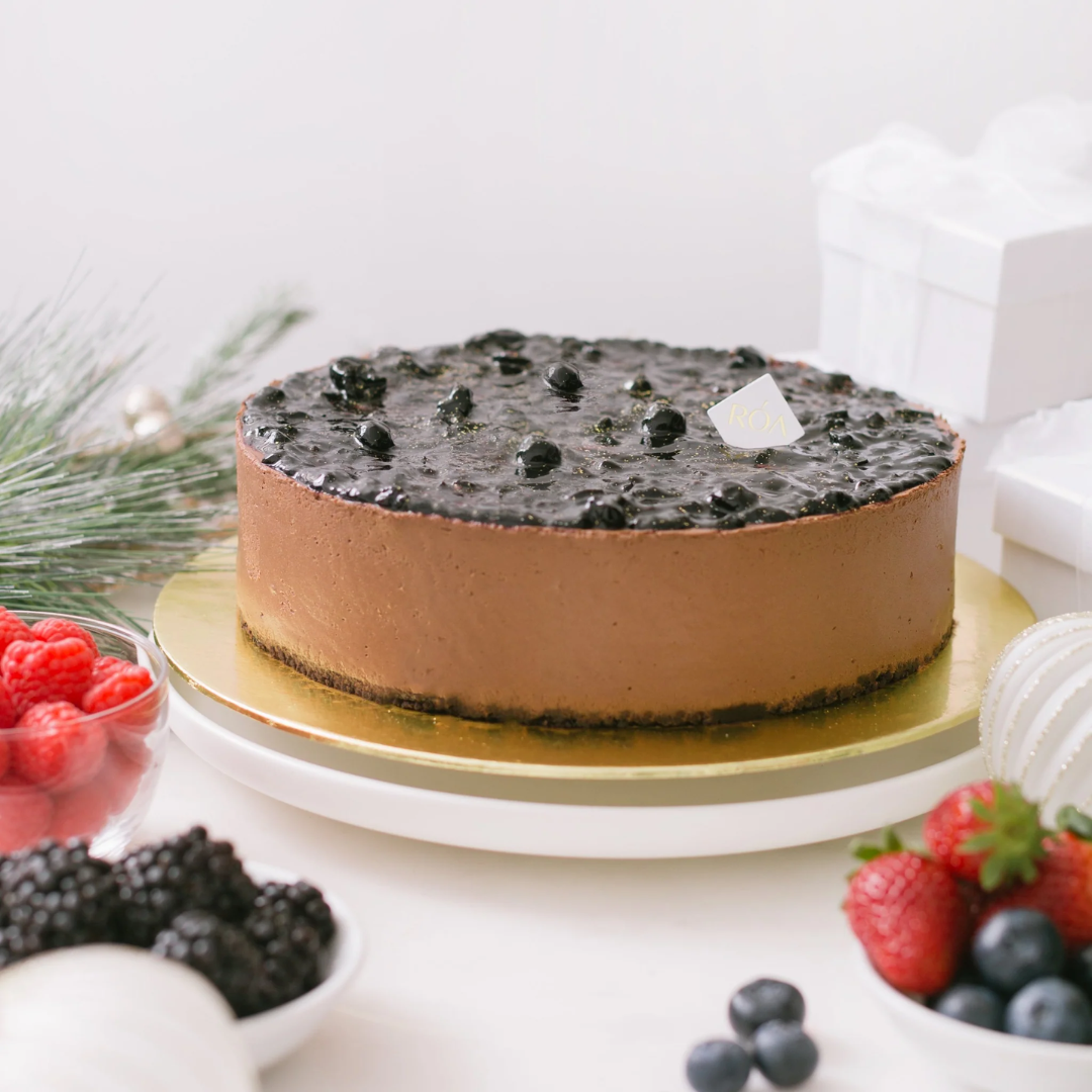 RÓA Christmas Winterberry Chocolate Dream Cake (4.5"/ 6"/ 8")